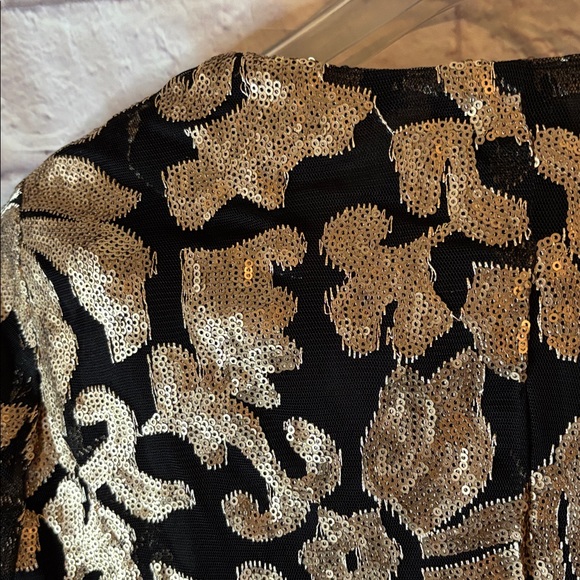 🔵”NWOT” Elegant Black and Gold Patterned Blazer - Picture 4 of 8